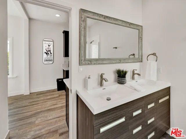 5073 Edgewood Place 4, Los Angeles, California 90019
