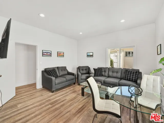 5073 Edgewood Place 4, Los Angeles, California 90019