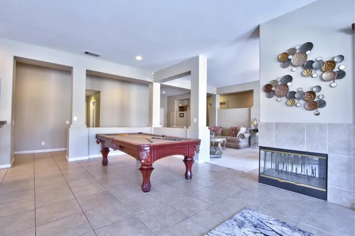 18-Family Room
