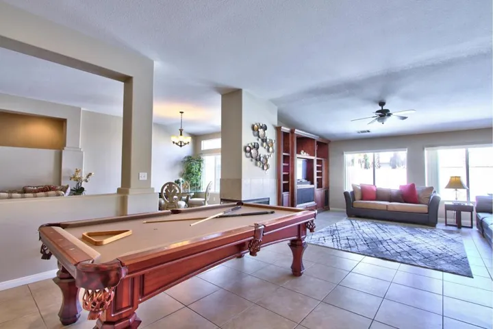 19-Family Room
