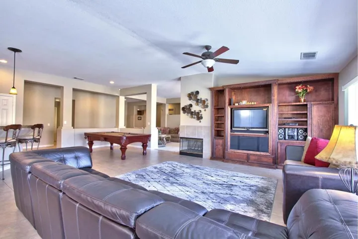 16-Family Room
