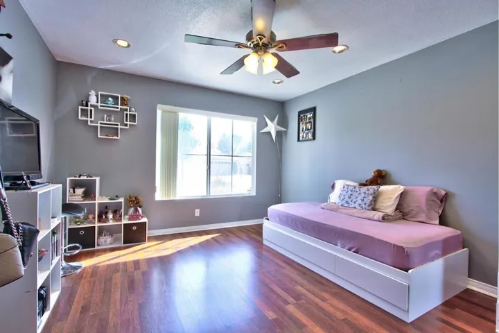 25-Bedroom
