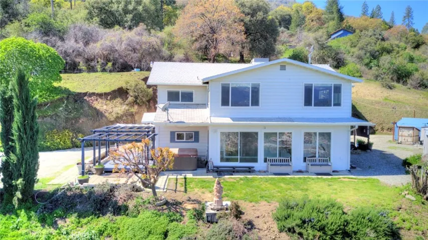 39396 Hwy 41, Oakhurst, California 93644