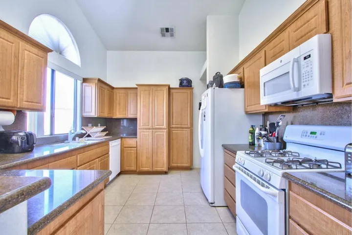 13-Kitchen
