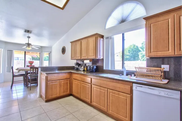 14-Kitchen