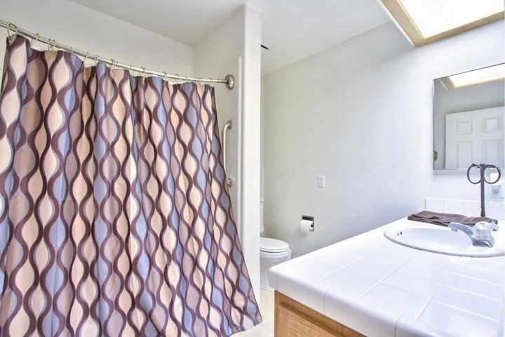 19-Bathroom