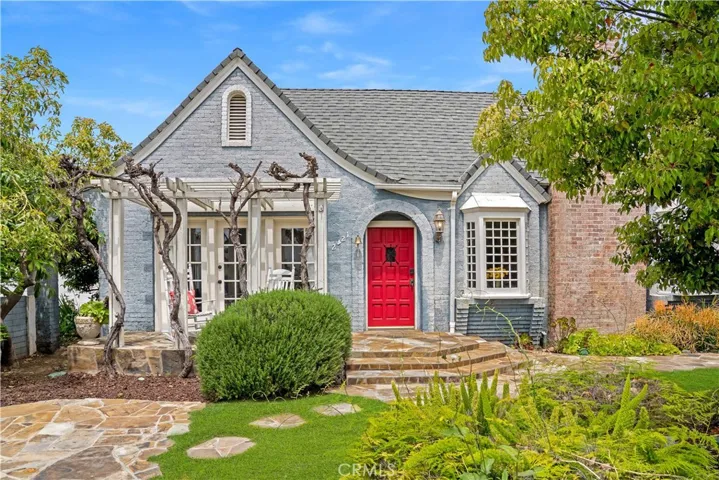 2421 N Heliotrope Drive, Santa Ana, California 92706