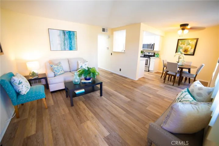 638 Bridgeport Circle 11, Fullerton, California 92833