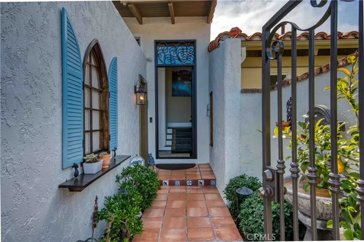 ENTRY TO HOME