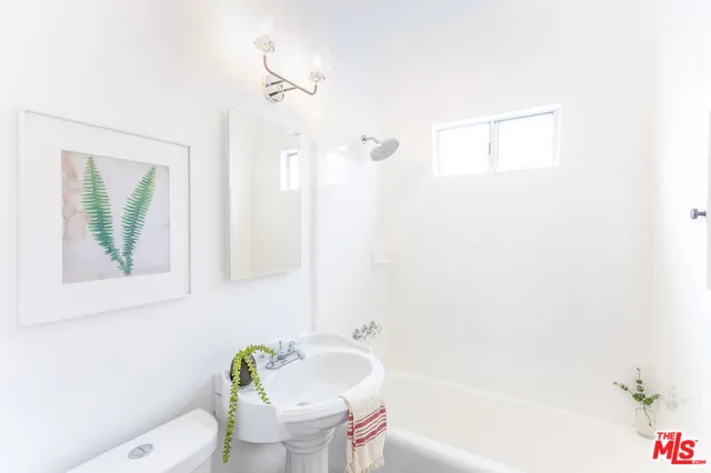1128 W Edgeware Road 1/2, Silver Lake, California 90026
