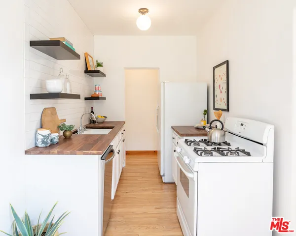 1128 W Edgeware Road 1/2, Silver Lake, California 90026