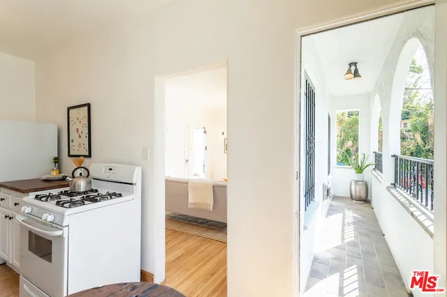 1128 W Edgeware Road 1/2, Silver Lake, California 90026
