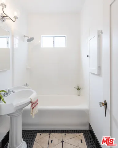 1128 W Edgeware Road 1/2, Silver Lake, California 90026