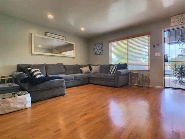 8032 Corte Del Sol, Santee, California 92071