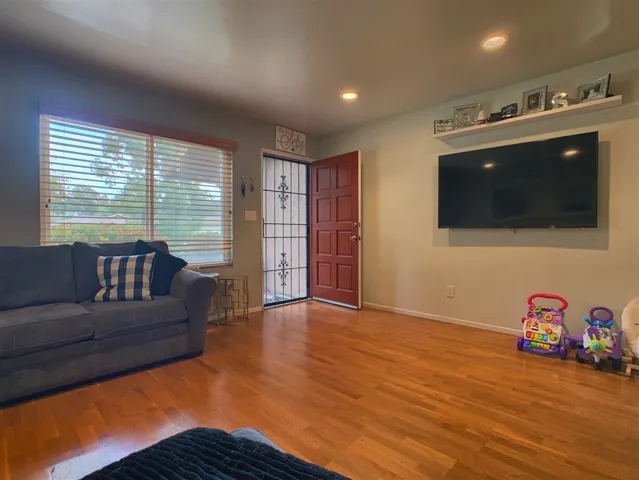 8032 Corte Del Sol, Santee, California 92071