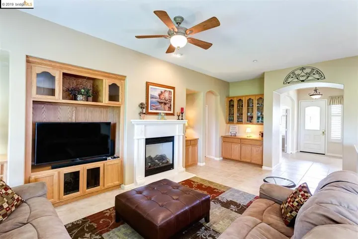 932 Suntan Lane, Brentwood, California 94513-5978
