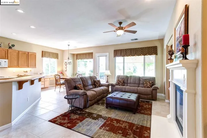 932 Suntan Lane, Brentwood, California 94513-5978