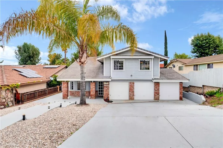 30480 White Cove Court, Canyon Lake, California 92587