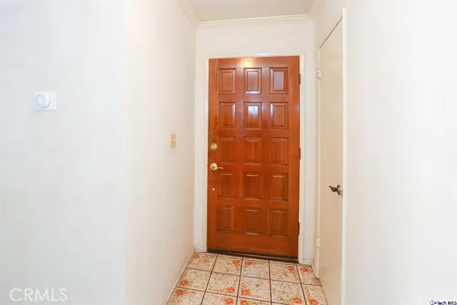 18319 Collins Street 16, Tarzana, California 91356