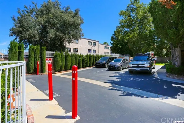 18319 Collins Street 16, Tarzana, California 91356