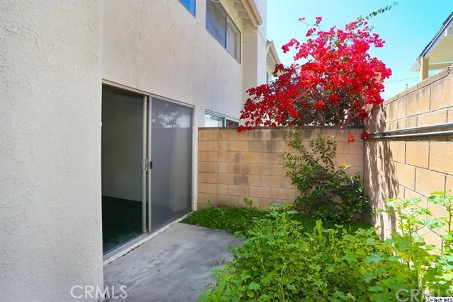 18319 Collins Street 16, Tarzana, California 91356