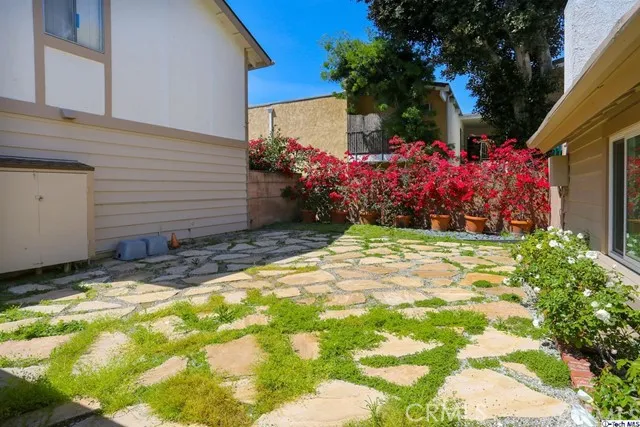 18319 Collins Street 16, Tarzana, California 91356