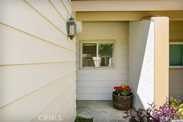 18319 Collins Street 16, Tarzana, California 91356