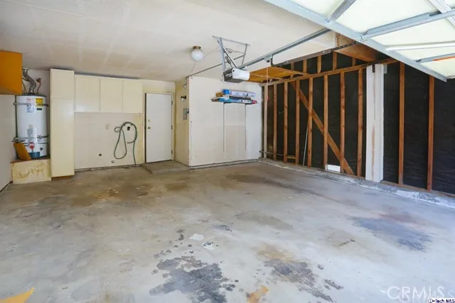 18319 Collins Street 16, Tarzana, California 91356