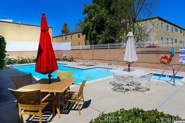 18319 Collins Street 16, Tarzana, California 91356