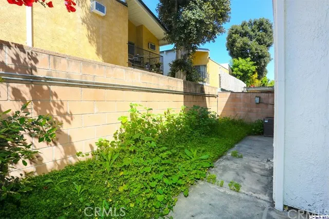 18319 Collins Street 16, Tarzana, California 91356