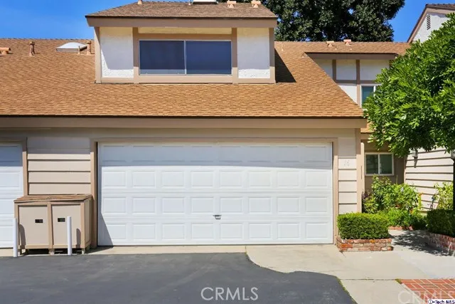18319 Collins Street 16, Tarzana, California 91356