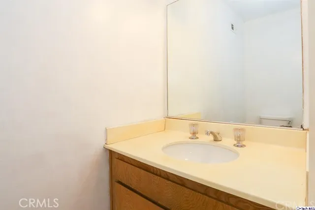 18319 Collins Street 16, Tarzana, California 91356