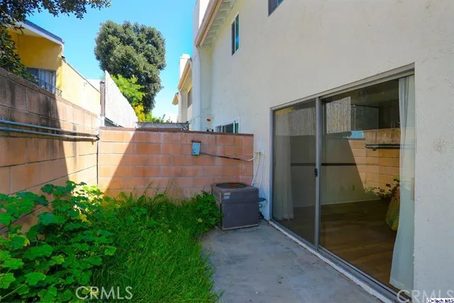 18319 Collins Street 16, Tarzana, California 91356