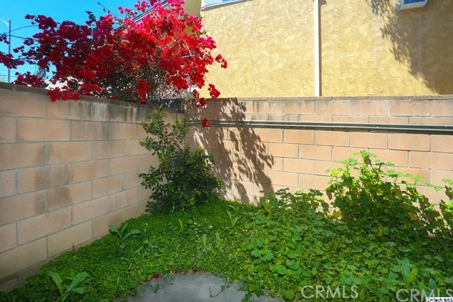 18319 Collins Street 16, Tarzana, California 91356