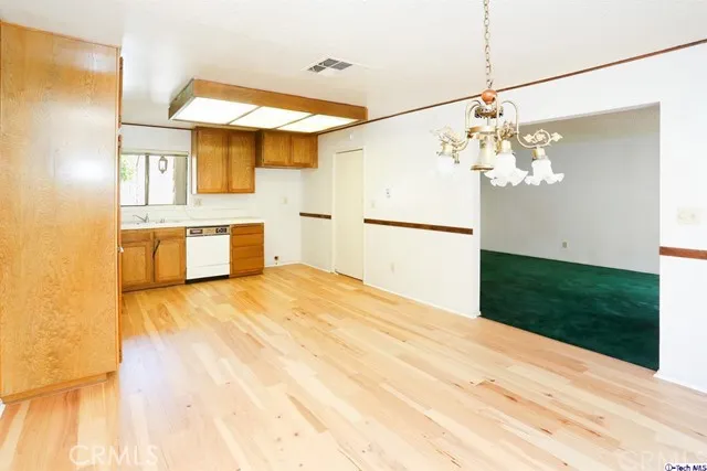 18319 Collins Street 16, Tarzana, California 91356
