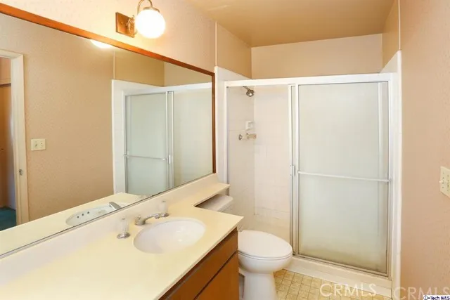18319 Collins Street 16, Tarzana, California 91356