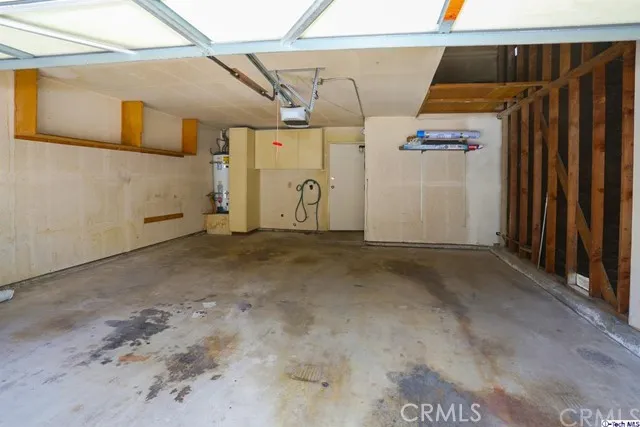 18319 Collins Street 16, Tarzana, California 91356