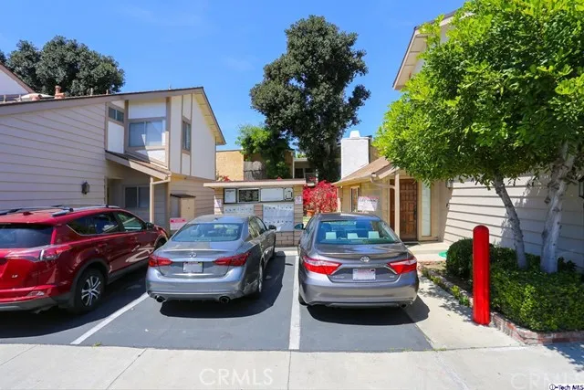 18319 Collins Street 16, Tarzana, California 91356