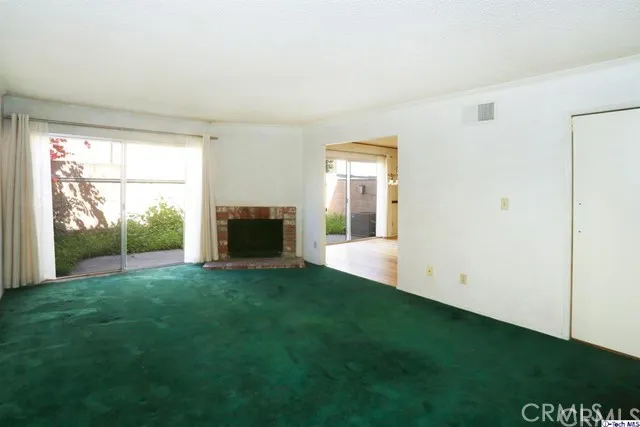 18319 Collins Street 16, Tarzana, California 91356