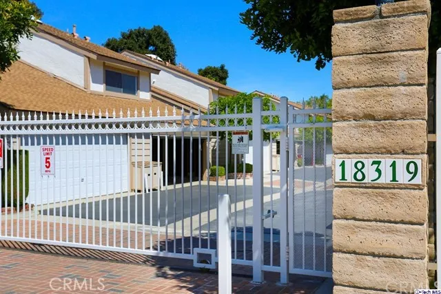 18319 Collins Street 16, Tarzana, California 91356
