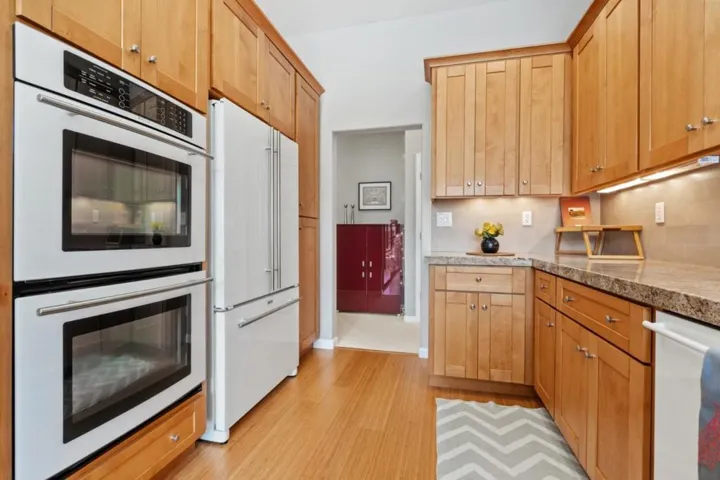 122 Kestrel Court, Brisbane, California 94005