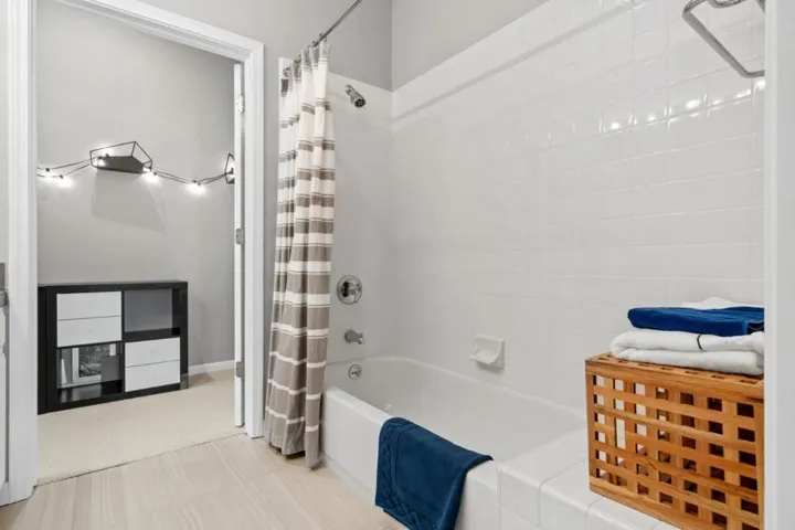 122 Kestrel Court, Brisbane, California 94005
