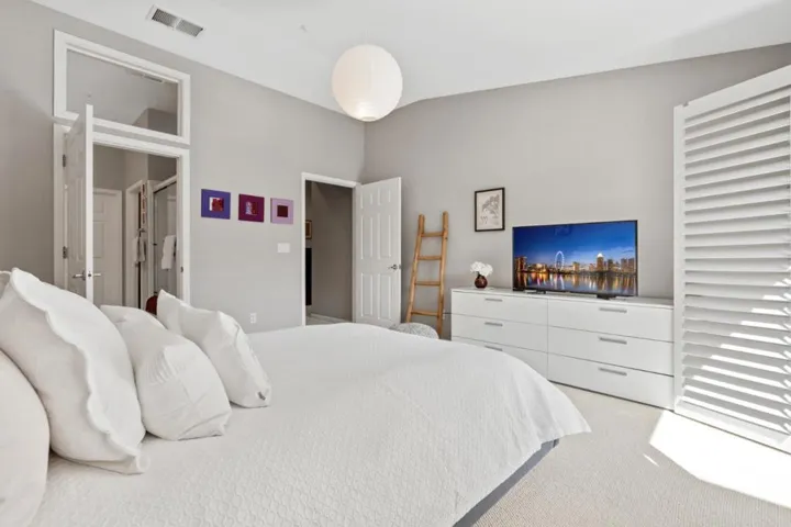 122 Kestrel Court, Brisbane, California 94005