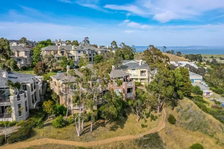 122 Kestrel Court, Brisbane, California 94005