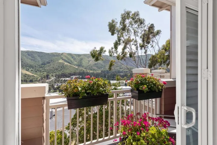 122 Kestrel Court, Brisbane, California 94005