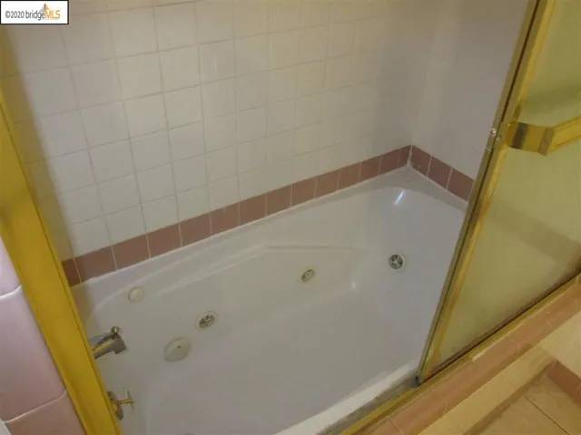 jet tub in master bath
