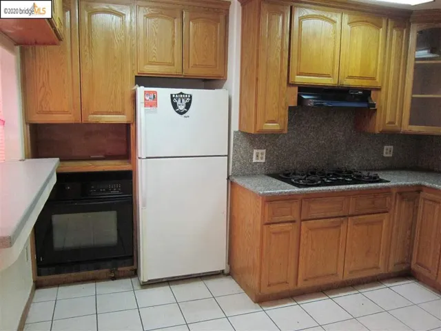 Kitchen appliances included