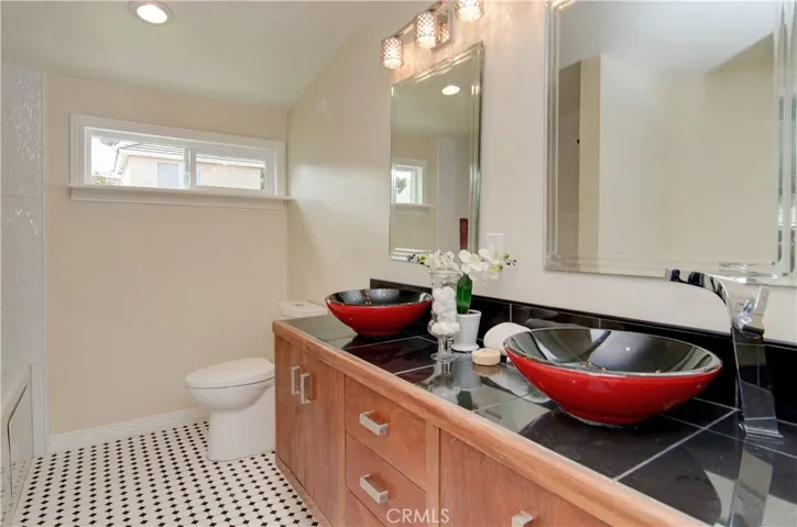 Custom...custom...custom! No fighting over the sinks in the morning.. two are better than one! Spa tub too!