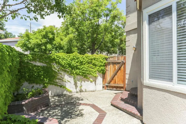 810 Woodhams Oaks Place, Santa Clara, California 95051