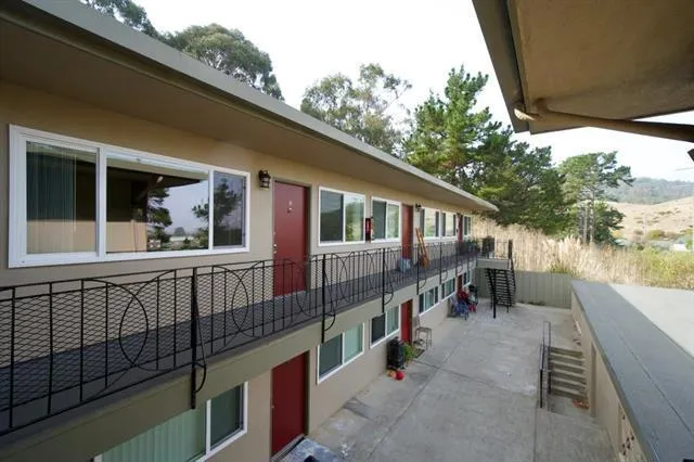 1580 Higgins Way 4, Pacifica, California 94044
